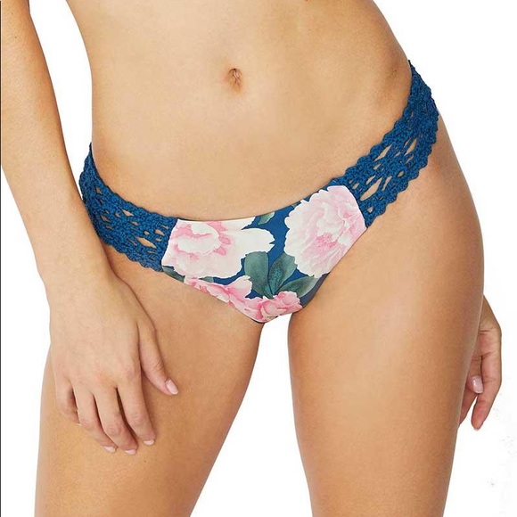 FRANKIES BIKINIS WOMEN TWO PIECE SUMMER SWIM PEONY CROTCHET BIKINI SET NEW NWT - Picture 7 of 8